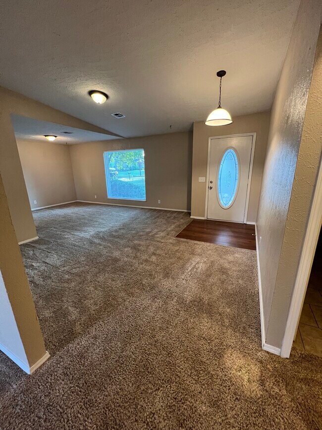 Building Photo - 1020 Guinn Ln