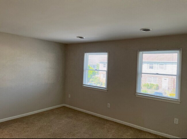 Foto del edificio - 51 W Cabin Hollow Rd