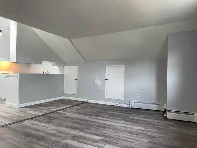 Building Photo - 148 Maxfield St