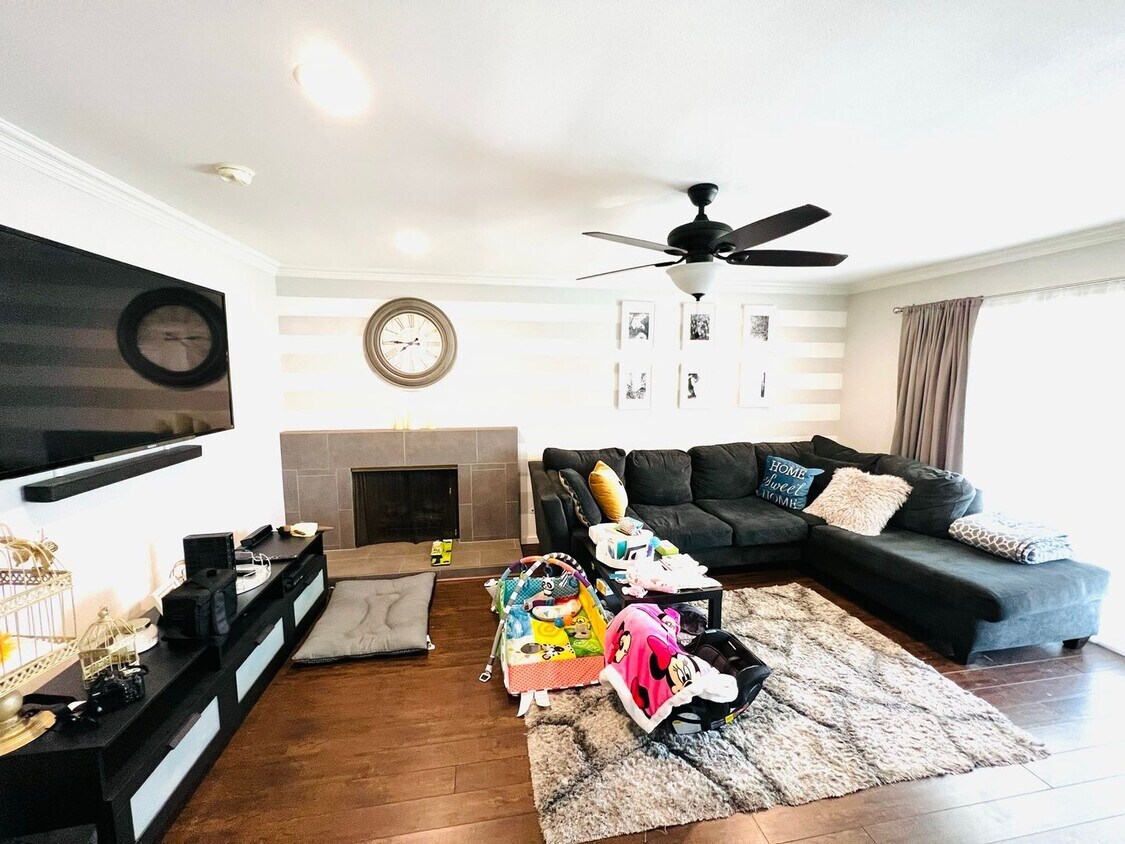 Foto principal - Simi Valley - 4 Bedroom 2.5 Bathroom - 10 ...