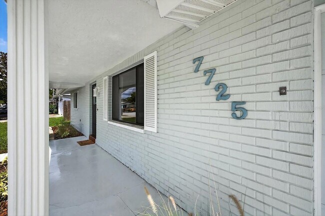 Foto del edificio - 7725 Summertree Ln