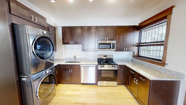 Foto del edificio - 3124 N California Ave