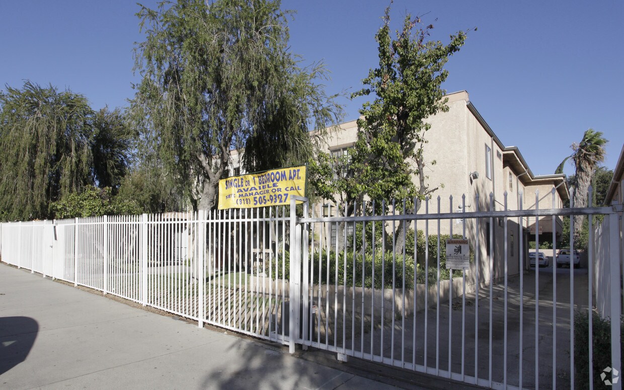 Primary Photo - 6616 Vineland Ave