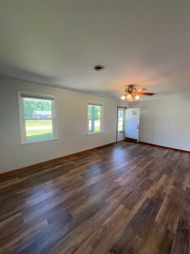 Foto del edificio - 94 Vandergrift Dr