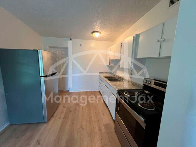 Foto del edificio - 5601 Pansy Ln