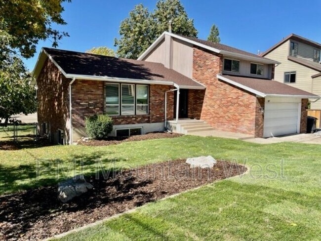 Building Photo - 187 300 E