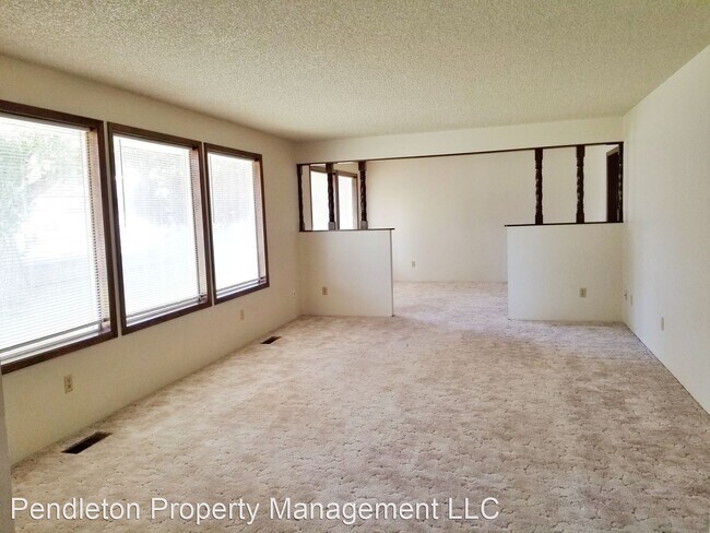 Foto del edificio - 3 br, 2 bath House - 43517 SW Cheryl Ave