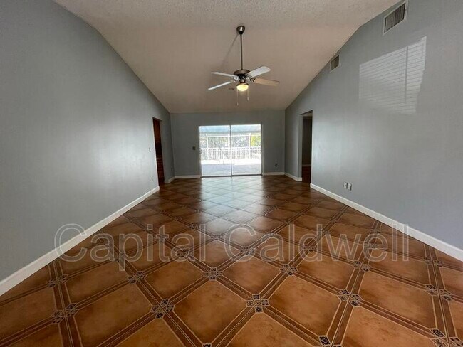 Foto del edificio - 12813 Starling Dr