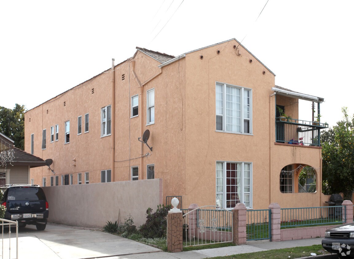 Building Photo - 1310 E Hellman St