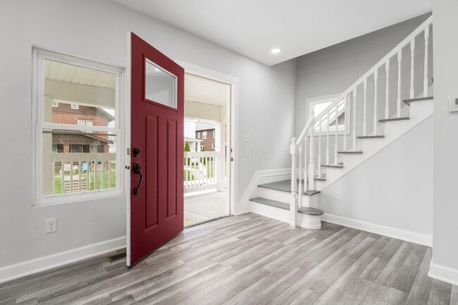 Building Photo - 905 Carpenter St