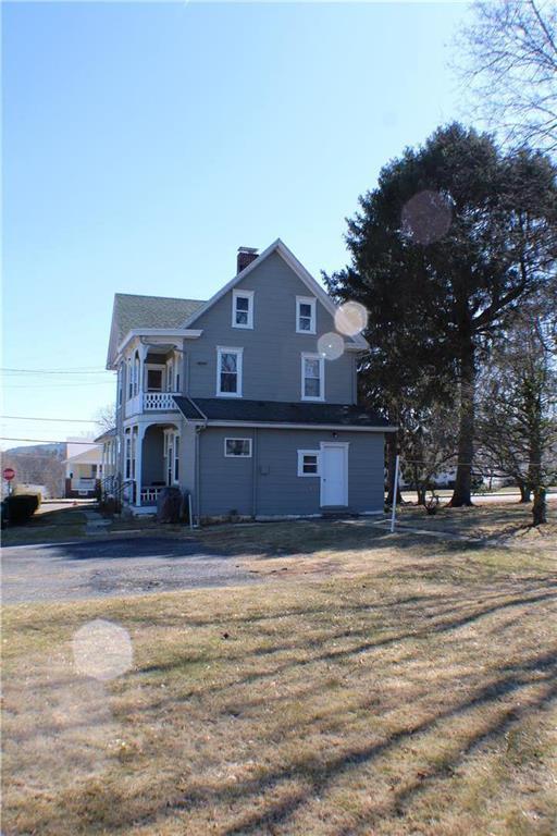 300 S 9th St Unit 2 (2nd Fl), Lehighton, PA 18235 Room for Rent in