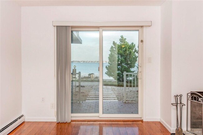 Foto del edificio - 1494 Shore Dr