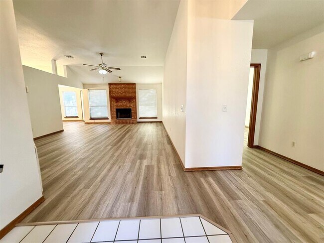 Foto del edificio - 405 Edwards Dr