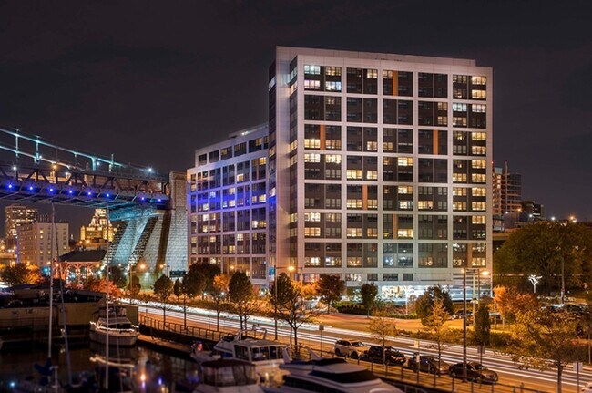 Foto del edificio - 250 N Christopher Columbus Blvd