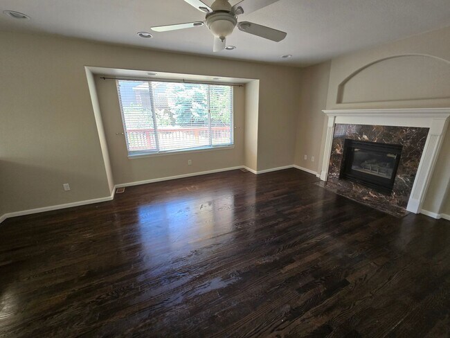 Foto del edificio - Beautiful and Fresh Updated Four Bedroom Home on a Corner Lot in Rock Creek!