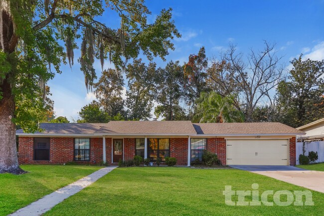 Building Photo - 1720 Bay Cir W