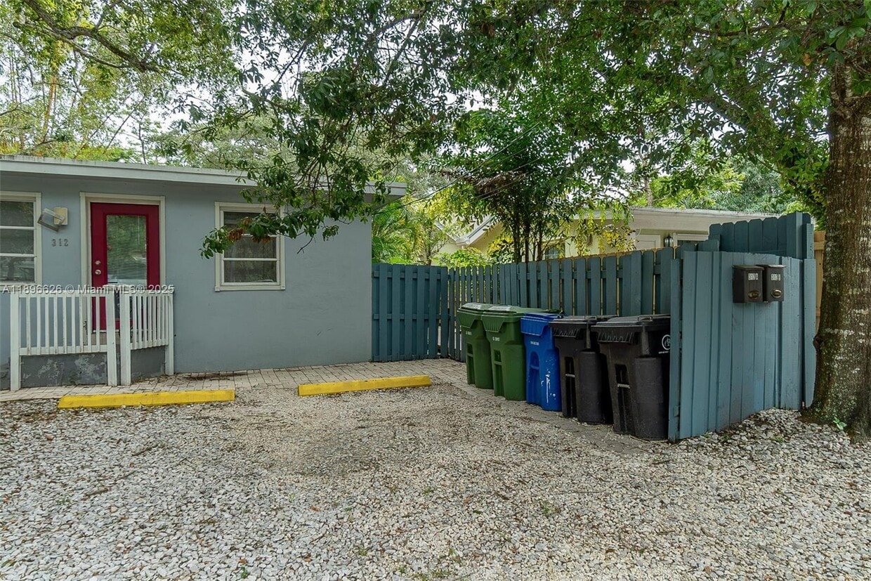 Foto principal - 312 SW 12th Ave