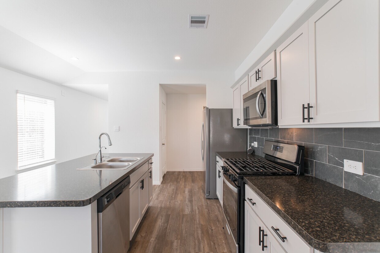 Foto del edificio - 24314 Pebble Cres Ln