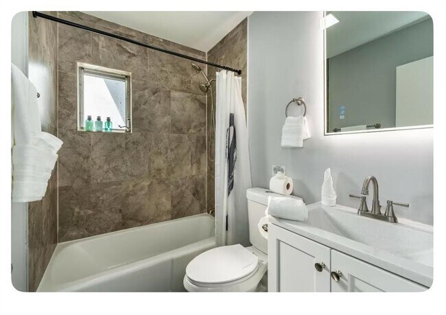 Foto del edificio - 1051 SW 32nd Ct