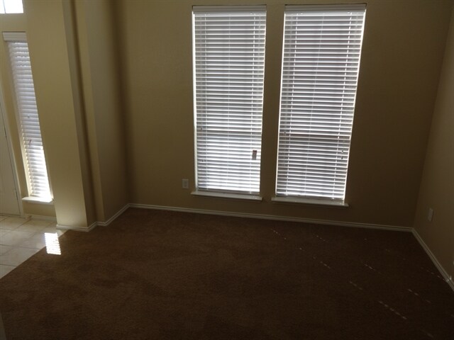 Building Photo - 832 Parker Dr