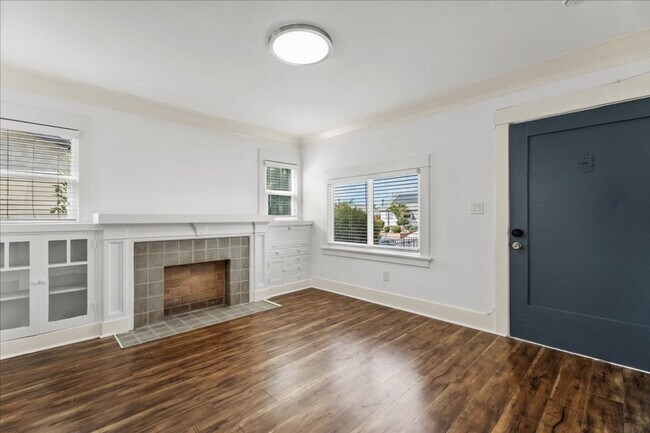 Foto del edificio - Charming 3-Bedroom Craftsman with Modern U...