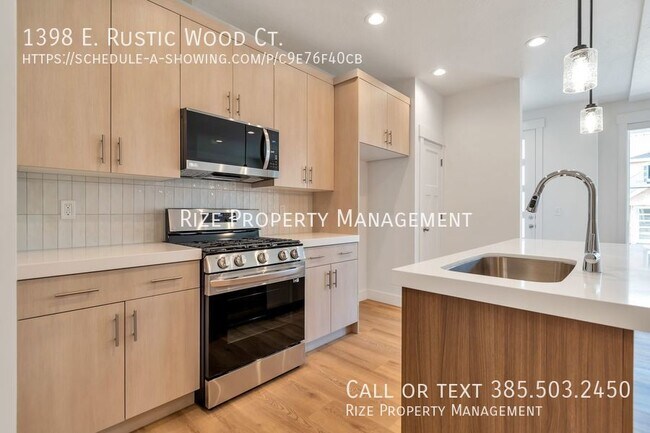 Building Photo - Newly Built Home!