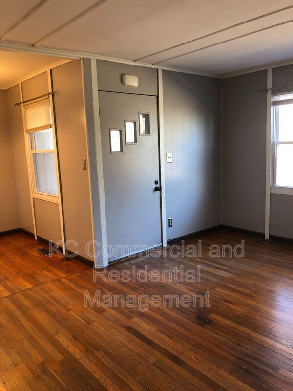 Foto del edificio - 635 NE Crestview Ln