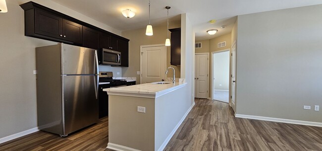 Building Photo - 1 Bedroom, 1 Bathroom, Mid, First floor, A...