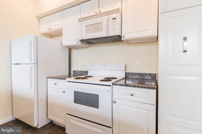 Building Photo - 1001 Chestnut St