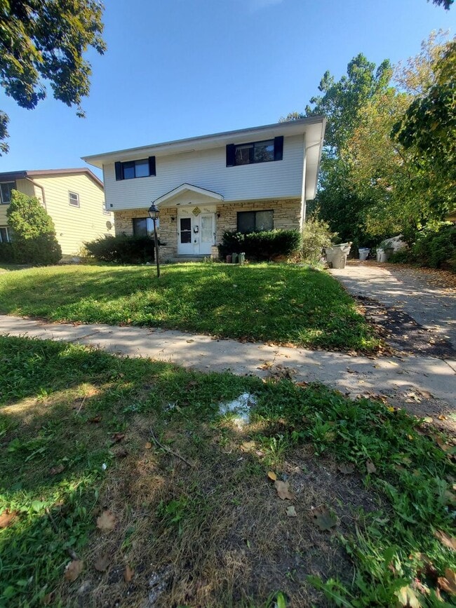 Building Photo - 6264-6266-6266 N Denmark St