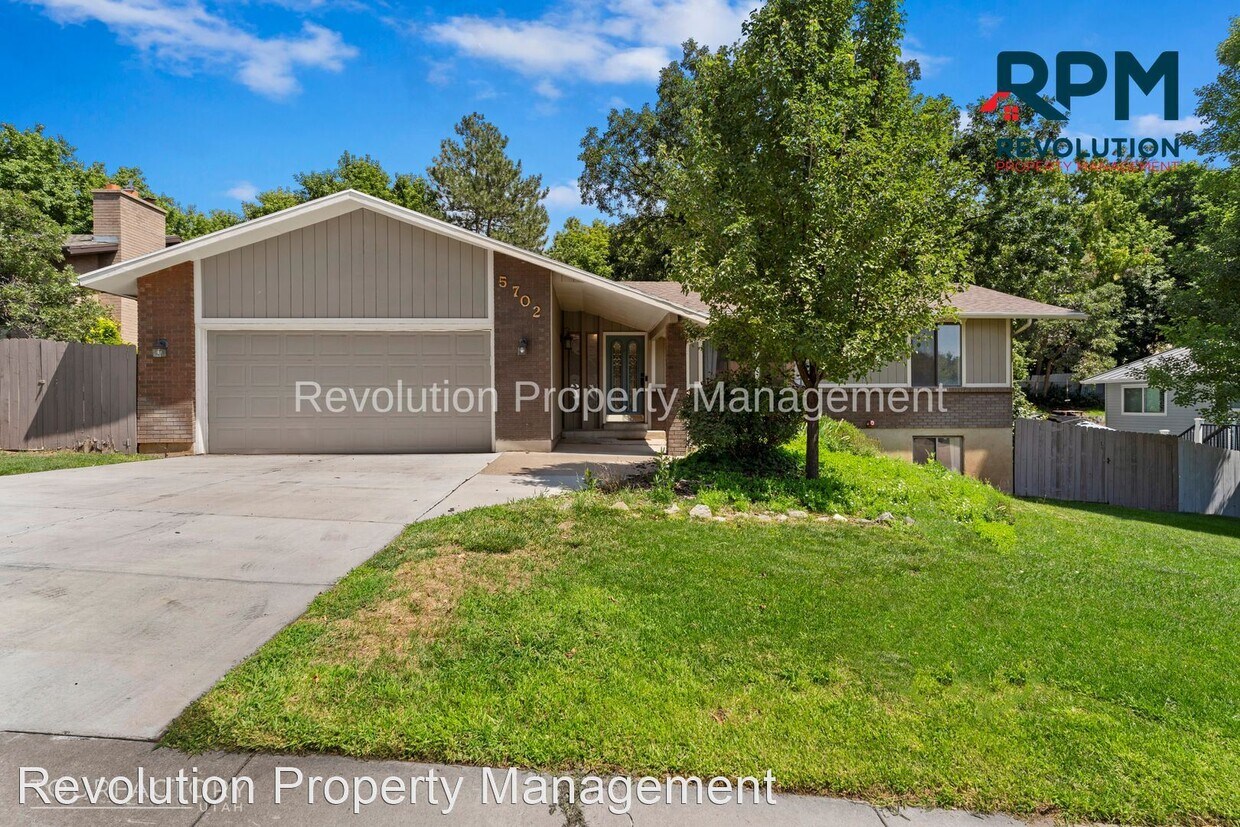 5 br, 2.5 bath House 5702 Maplewood Dr House for Rent in South