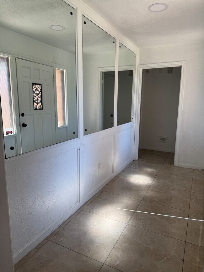 Foto del edificio - 7838 Vickijohn Dr