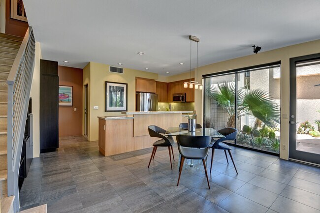 Building Photo - 1536 E Baristo Rd