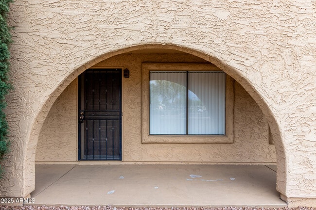 Building Photo - 1265 N La Montana Dr