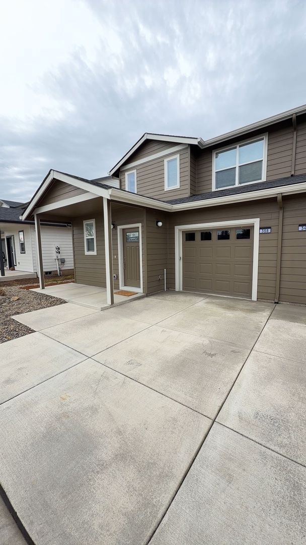 Building Photo - 358 Seven Oaks Ln
