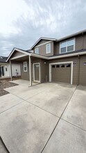 Building Photo - 346-458 Seven Oaks Ln