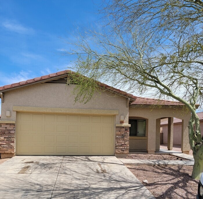 Primary Photo - Fabulous 3-bedroom, 2-bathroom home For Re...