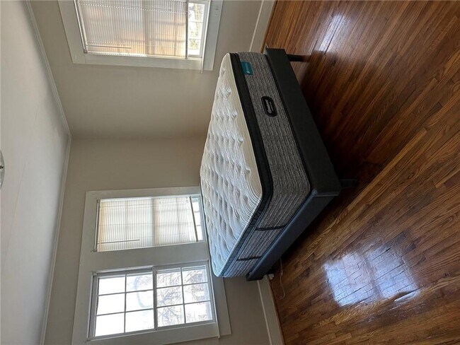 Foto del edificio - 1398 Woodmont Ln NW