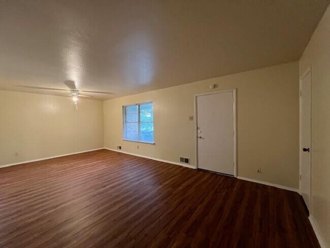 Building Photo - 1330 La Porte Dr