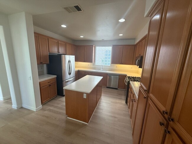 Building Photo - Andorra Community 3 Bedroom Rental Home in Valencia!