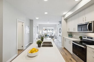 Building Photo - Lumina