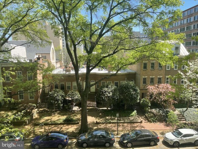 Building Photo - 940 25th St NW