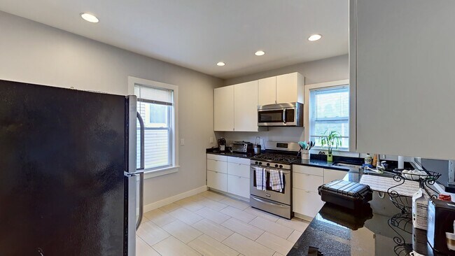 Building Photo - 275 Cypress St