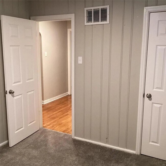 Foto del edificio - 6827 Roberts Ave