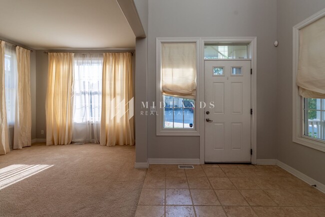 Foto del edificio - Spacious Bellevue 4 bedroom home!