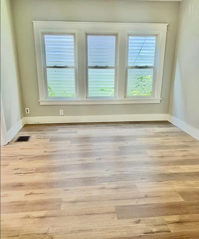 Foto del edificio - 5621 Prosser Ave