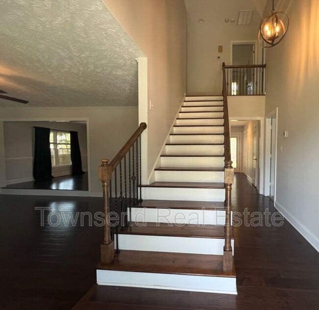 Building Photo - 303 Wagoner Dr