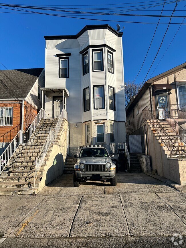 Tyler Park Pet Friendly Apartments for Rent North Bergen, NJ 1