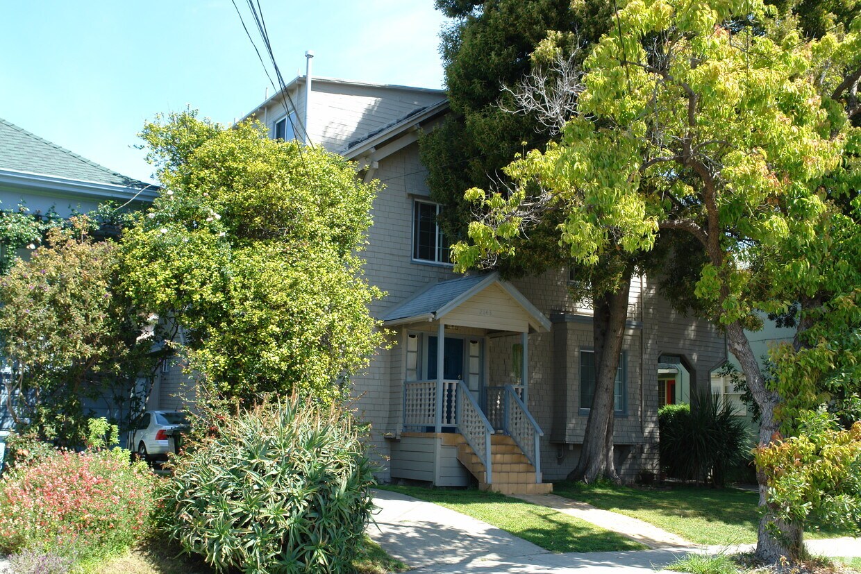 Primary Photo - Stuart Street Apartments