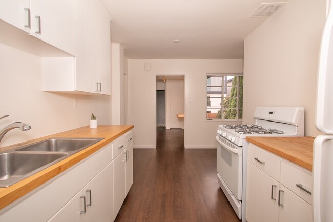 Foto del edificio - 1602-1604 Rosecrans / 3010 Jarvis
